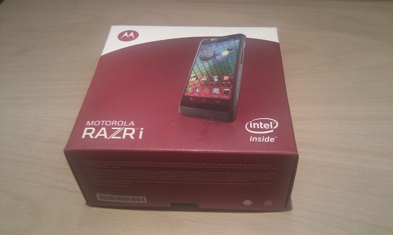 Motorola-RAZRi-Boxed.jpg